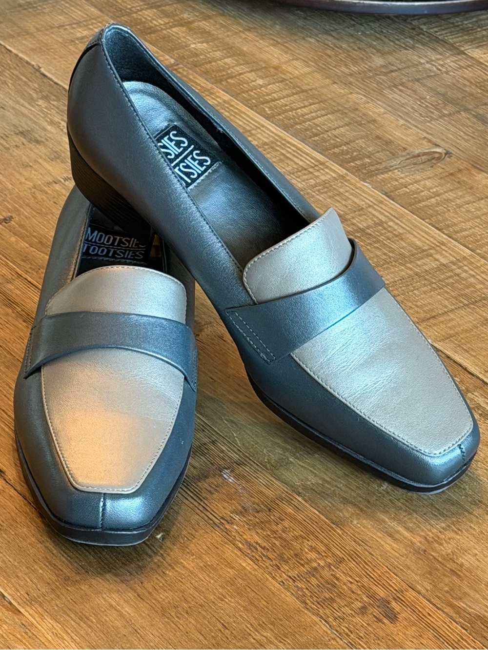 Vintage 90’s Mootsies Tootsies Two-Tone Grey/Tan Leather Loafers. Women’s Sz-7